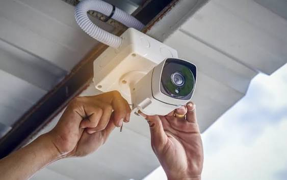 تنصيب و تجهيز أحدث كامرات المراقبة
✔️ صورة واضحة HD
✔️ رؤية ليلية قوية 🌙
✔️ متابعة من الموبايل بأي وقت
✔️ تسجيل 24 ساعة
✔️ أسعار مناسبة وضمان حقيقي
أمانك وأمان أهلك مسؤوليتنا 🤝
للحجز والاستفسار راسلنا خاص 📩 او الاتصال على الارقام التالية 
***********
***********
