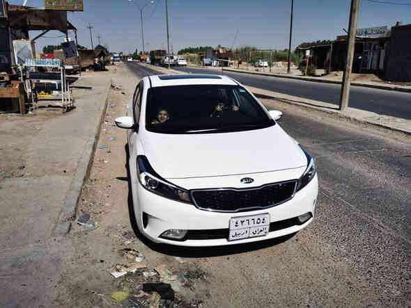 كيا سيراتو 2018 مكينة 2000 اللون ابيض الرقم اربيل وكالة شركة شاهو
المواصفات: فتحة سقف اشاير بالمري ومري شفط وهيترات بالمري الجانبية مكينه 2000 المرغوب كاميرا امامية وخلفية تسجيل لايت زنون تخم تاير جديد .الكير والمكينة على البلاد برغي ممفتوح بيهن السيارة فقط بانزين ودهن مابيها اي نقص ولا عطل 
السيارة مبدل بيها باب الي بصف السائق بلادي نفس اللون وتكحيل جوة الباب تقريبا شبر بالدوسة 
سيارة جاهزة من كلشي اي نقص مابيها للاستفسار اتصل برقم صاحب السيارة *********** حلة
