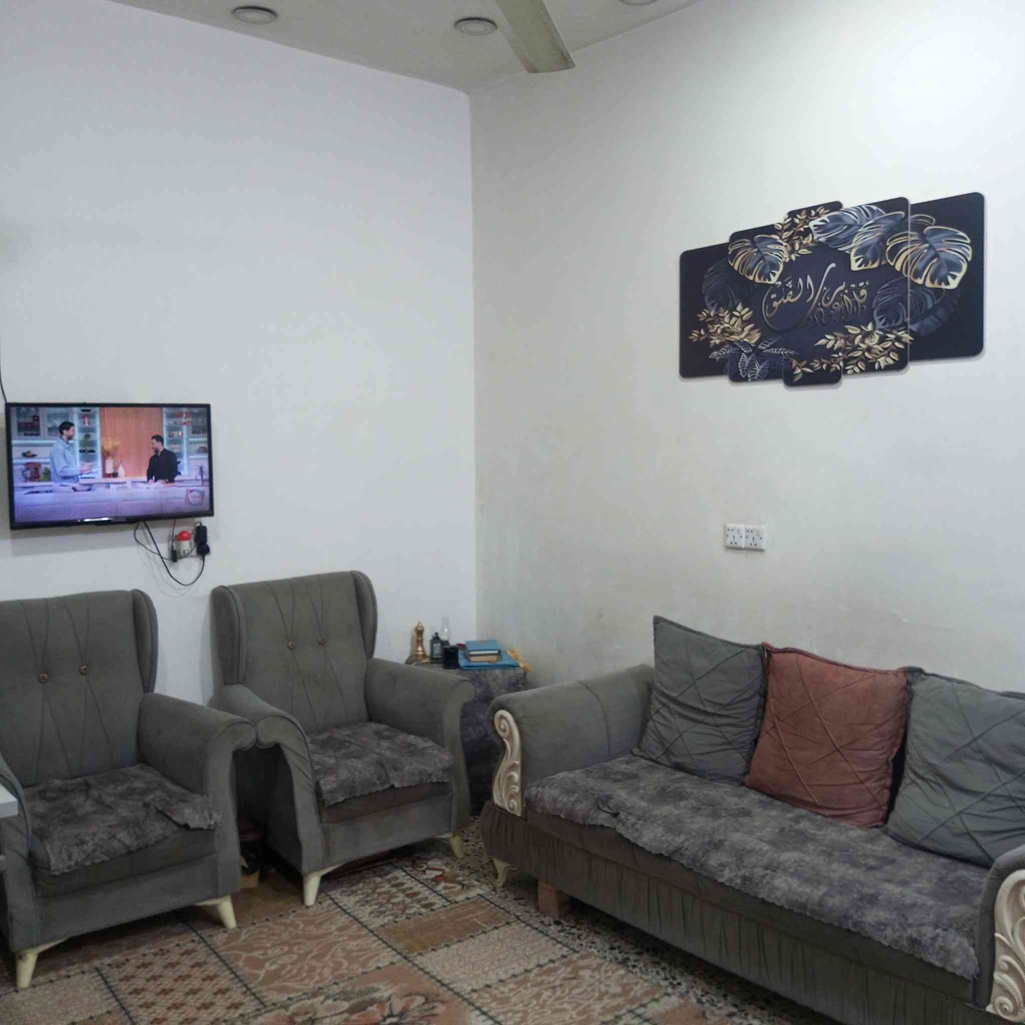 للبيع 50متر طابق ونص الطابق الثاني هيكل المكان قرب مكتب حميد العوني الواجهة 5ب10للأستفسار واتساب ***********
