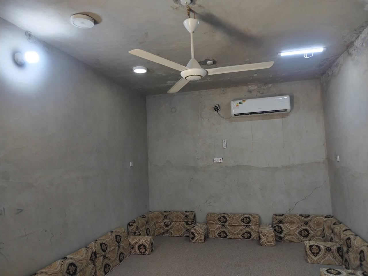 يرهم نص فلوس والباقي دفعات ***********
