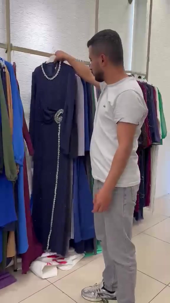 شروة فساتين عدد 250 قطعة سيريات نظامي معا الوانهم 
بضاعة عثمان بي خامات درجة اولة 
من أرقا الماركات  قياسات 38 لحد 48 
موجود السعر منهي دون فاتورة. 10.$


**إذا كنت صاحب هذا الإعلان وتريد حذفه لأي سبب، رجاءا أرسل رسالة إلى الدعم الفني**