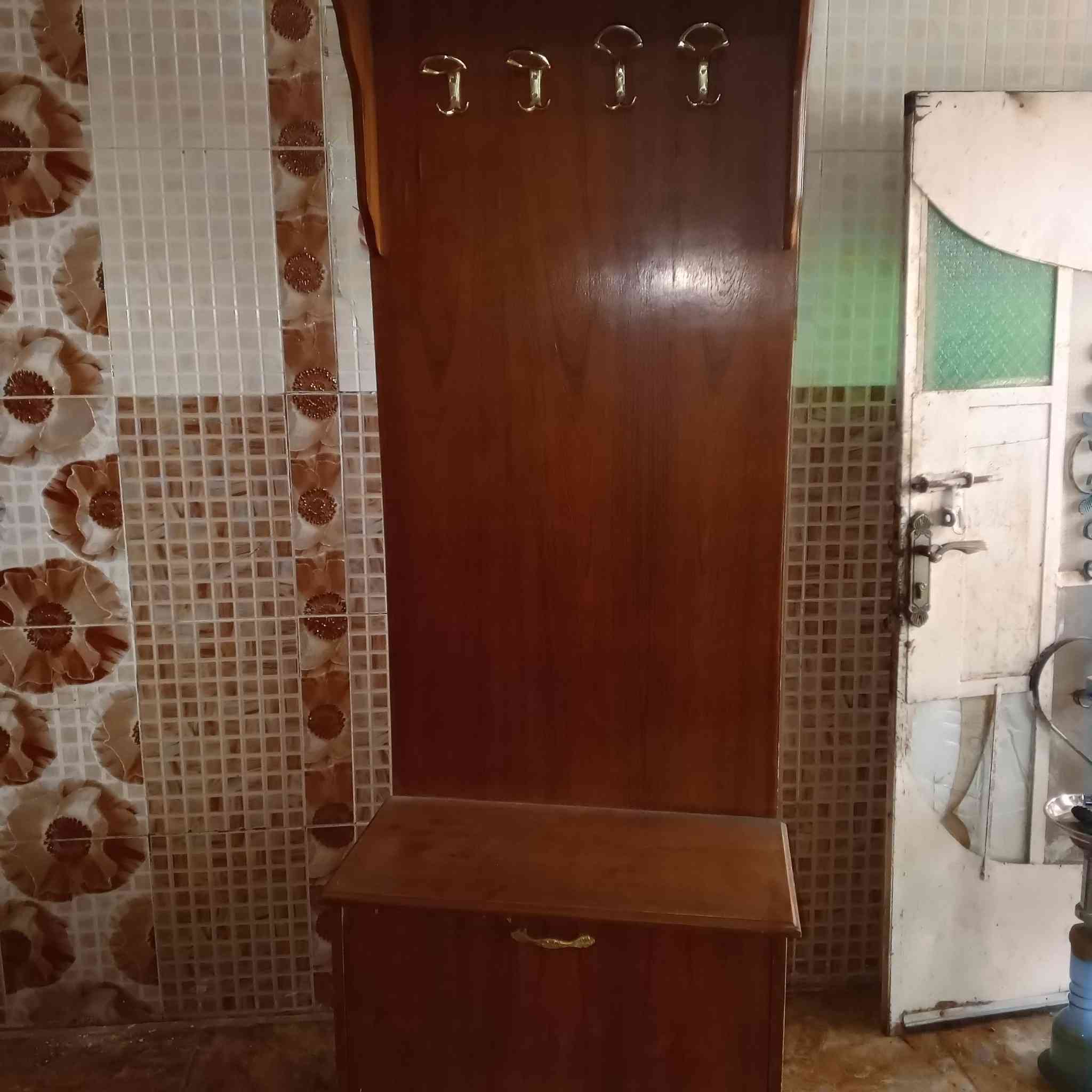 سلام عليكم ورحمة الله وبركاتة
يوجد تخت و مرايه و زاويه للبيع السعر 100 الف كلهن 
#المكان_قريه_تل واعي 
التواصل مع هاذه رقم ***********
