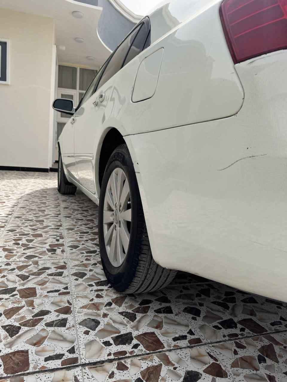 سوناتا ٢٠٠٧
دعامية ولايتات ١٠ 
محرك ٣٣٠٠  ٦سلندر قبل ٢٠يوم شديته ناعمه وخير من الله 
صدر خلفي وامامي جدد قبل فتره بدلتهن 
 السياره مصبوغة حزام ضررها من امريكا الجاملوغ الخلفي 
تدفئه تبريد كهربائات كلها شغاله 
بيها تكحيل بالقمارة 
بيع او مراوس بأحدث حسب الاتفاق 
السعر ٩٠وبيها مجال
رقم الهاتف ***********
بي واتس 
مكاني ديالى الخالص السندية
