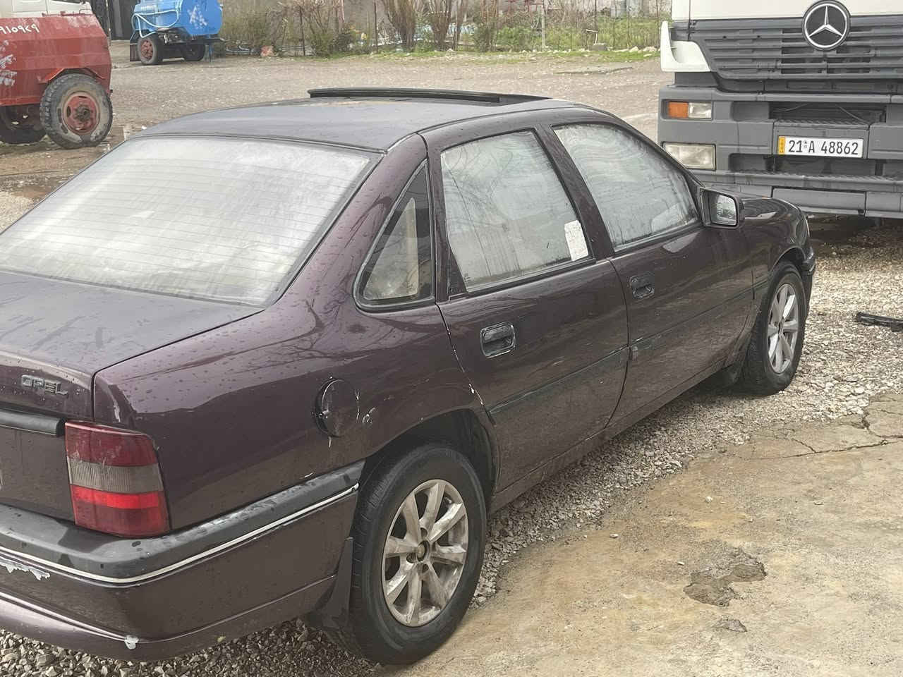 ئۆپڵ ڤیکترا ٩٢ کامل کردومە بە ٩٣ مەکینە ١٨ سڵایت گێڕ و مەکینەی بەشەرت سەنەوی ساڵێکە بەسەر چوە تەحویل وەکالە خرامە هەموی بەشەرت سەیارەکە توند و تۆڵە سەیارەی ماڵە هی مەعرەز نیە
شوێنم بازیانە 
***********
