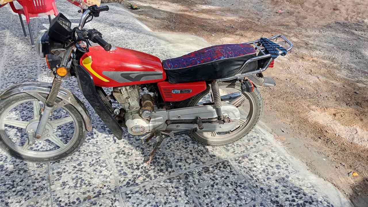 دراجه خمسه كير كلك من الاخير الكل شغال للبيع او مراوس ماعدا اربع كير ماراوس كلشي  اراوس للبيع سلف هندر كلش نظيفة حلوه للبيع 350 قفل قفل قفل كربلاء الحسينيه اتصال *********** وخادم
