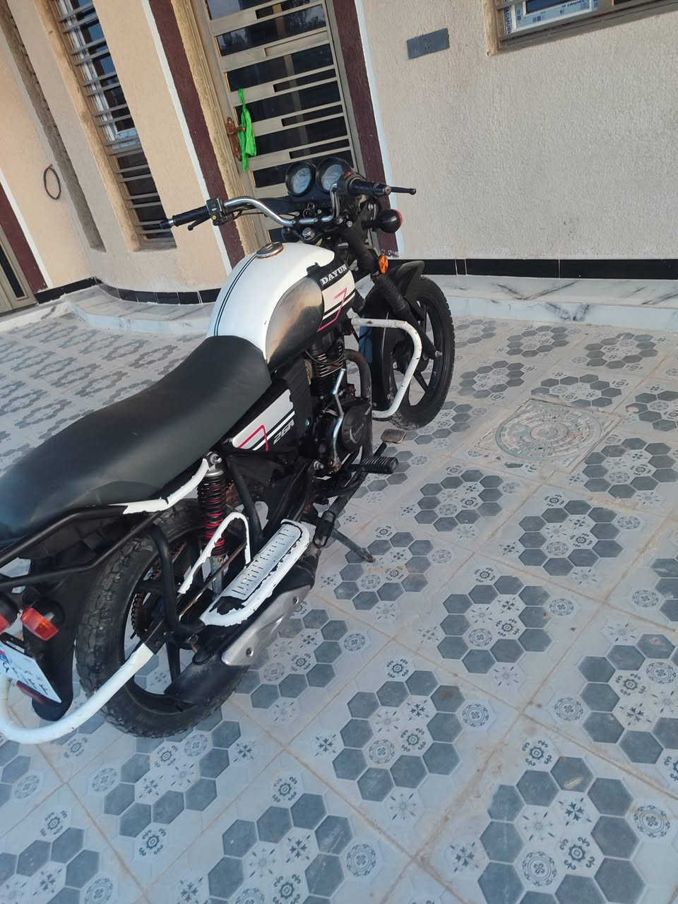 دايوان للبيع فحل أوراق سكنر 22
السعر، 975 كفاله عامه بدره 
***********
‏‪0773 558 4544‬‏
