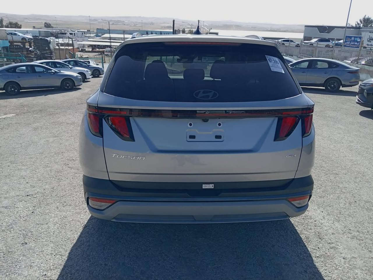 نوع السيارة / هونداي توسان.               السعر 138 ورقة السعر حرة غير شامل الكمرك والنقل                                    الموديل 2025.                                                                           المواصفات / بصمة كشن كهرباء جنطة كهرباء.                          حادث السيارة/ موضح في الصور                                  السيارة حالين موجودة بالمنطقة الحرة الاردن.                                   الاستفسار اتصال على الرقم /*********** واتساب.                                  السيارة / تشتغل وتمشي 🌹🌹✅✅✅ ملاحظة ( الي عندة كتاب شهداء معفية الكمرك
