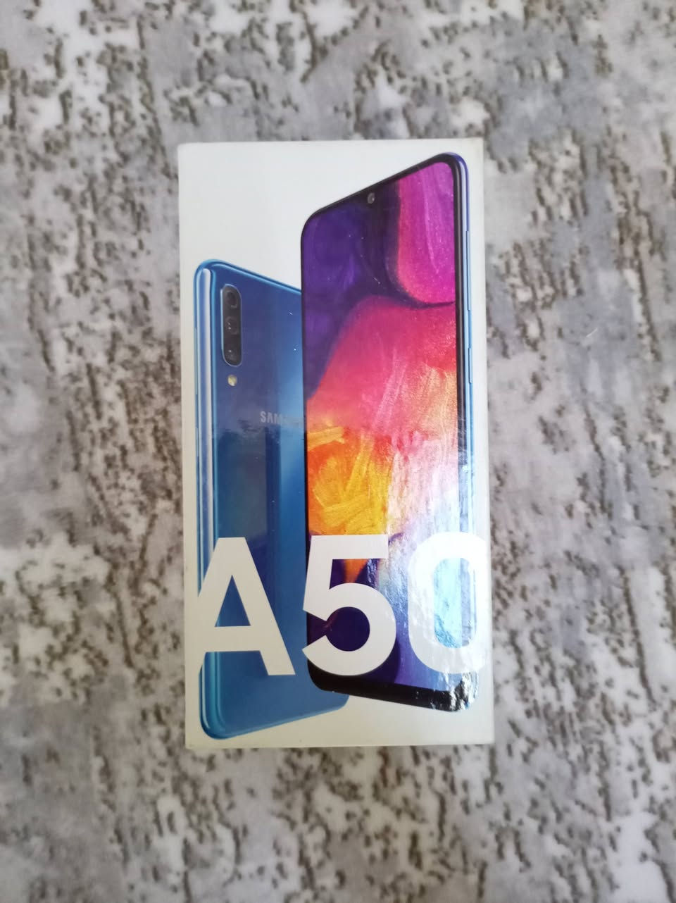 Samsung Galaxy A50 💙
حساوکە نوێیە 

تایبەتمەندیەکان:
- بیرگە: 64GB
- ڕام: 4GB
- شاشە: 6.4 ئینچ Super AMOLED FHD+ Infinity-U
- کامێرا: سیانەیی دواوە 25MP + 8MP + 5MP
- کامێرای سێڵفی: 25MP
- پەنجەمۆر: لەژێر شاشەوە On-Screen Fingerprint
- پاتری: 4000mAh لەگەڵ فاست چارچینگ 15W
- سیم کارت: DUOS - دوو سیم
- مۆدێل: SM-A505F/DS
- سیستەم: Android لەگەڵ Knox Security

شاشە و دواوەی بێ هیچ شوختێک

کارتۆن و شاحینەی شەریکەی لەگەڵە و نەکراوەتەوە

شوێن : کەلار


**إذا كنت صاحب هذا الإعلان وتريد حذفه لأي سبب، رجاءا أرسل رسالة إلى الدعم الفني**