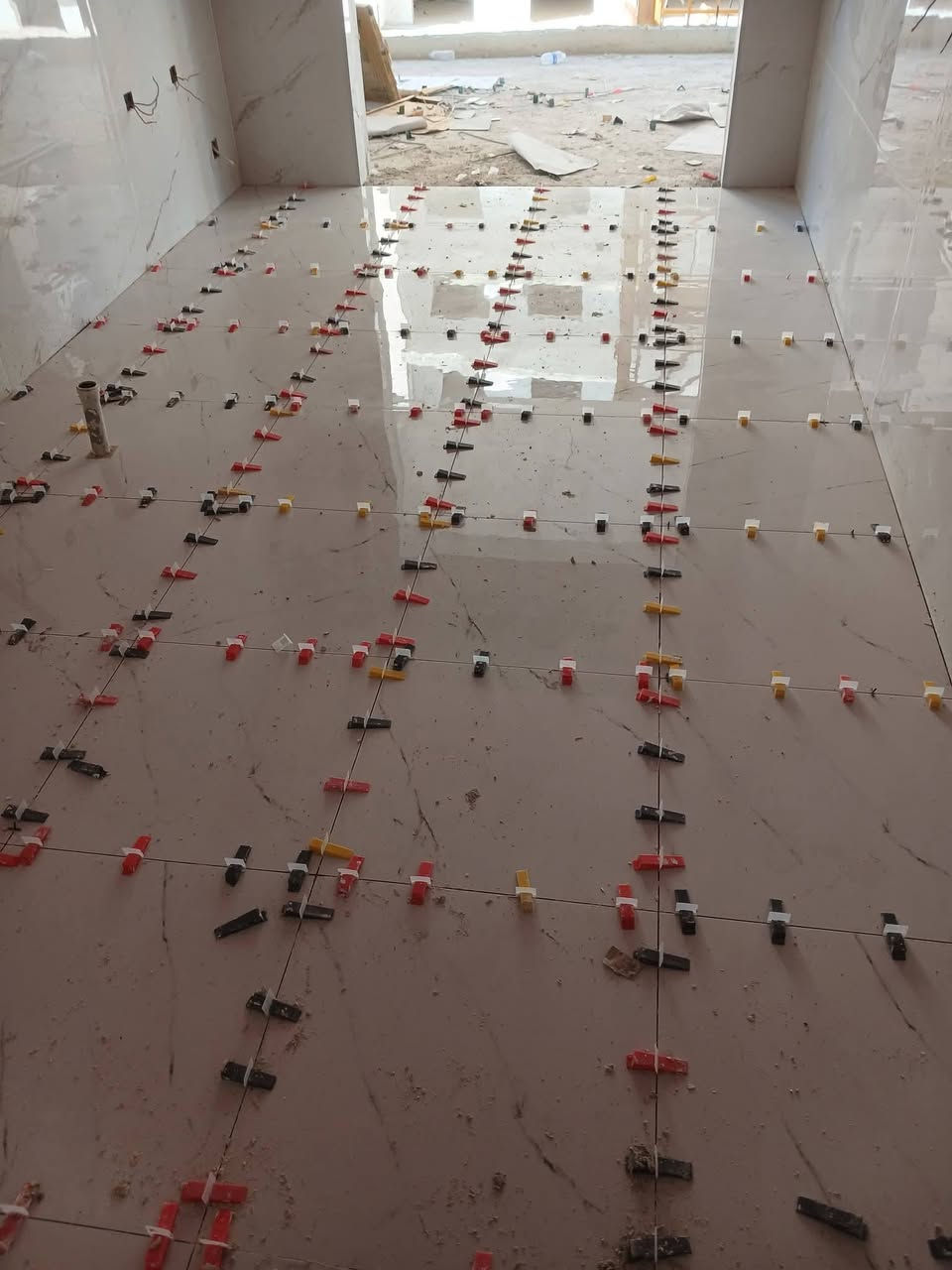 خلفه لتركيب اي انواع السراميك والمرمر والكاشي باسعار ممتازه انشاء الله 
الرقم يوجد فيه واتس ***********
