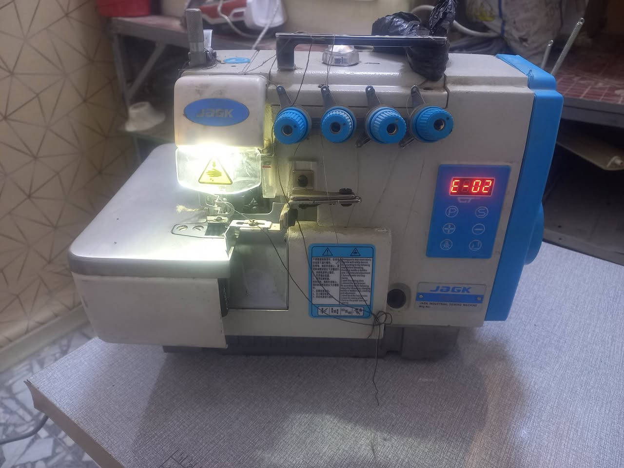 اوفر جاك  السعر  ٤٠٠  نظيفه جدا  وبيهة مجال 
بغداد الزعفرانيه 
***********
