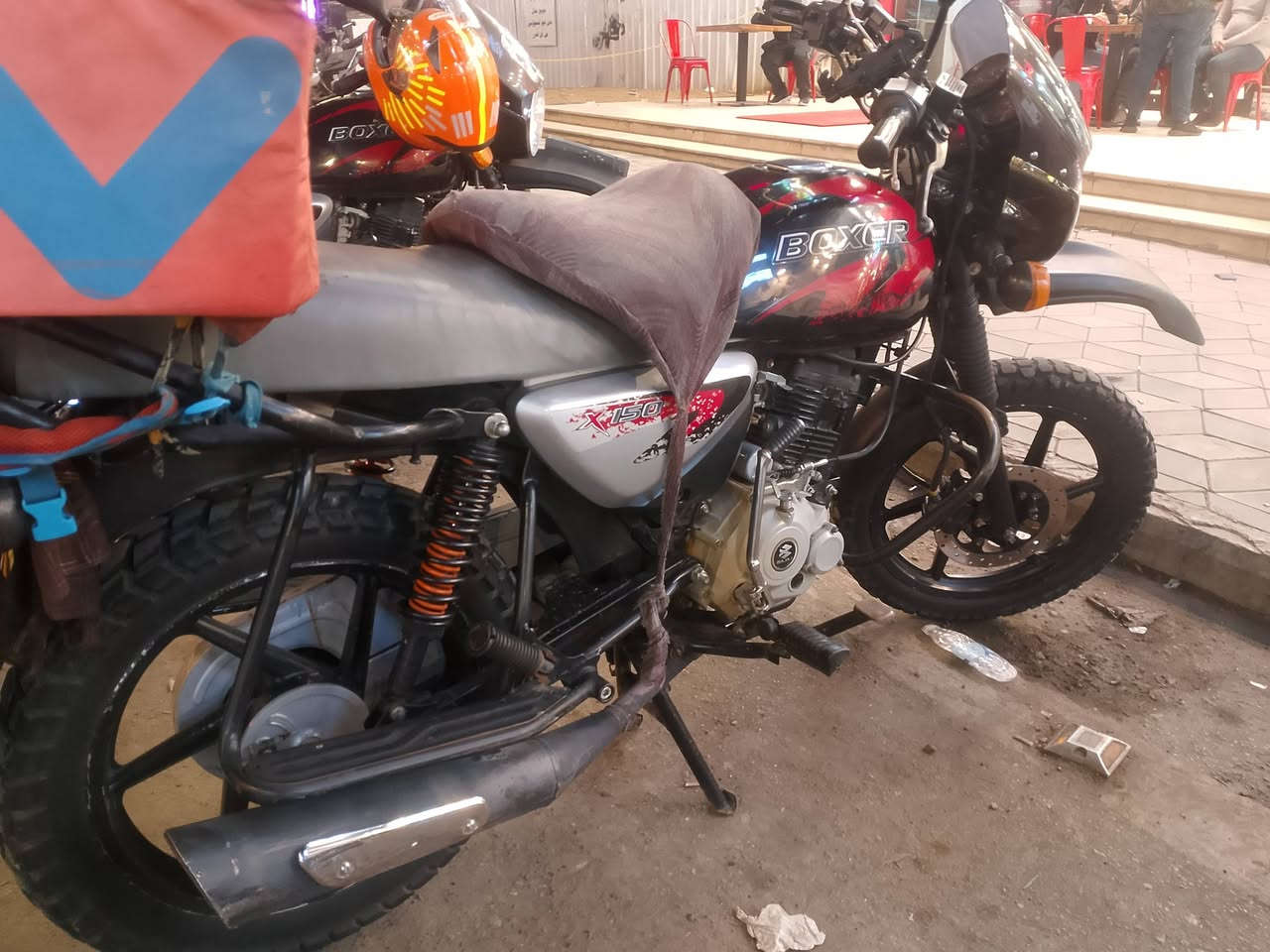 السلام عليكم بوكسر لبيع موديل 2022 مرقمه بسمي تحويل مباشر اي نقص ما بيه بس لوحات ما طالعه تحول وطلع لوحد السعر 1950/ مليون وتسعميه وخمسين وبيه مجال قليل العنوان بغداد الحسينيه الراشديه قريت النتصار 
رقم مبايل *********** واتساب بي ما متواجد عل فيس بوك
