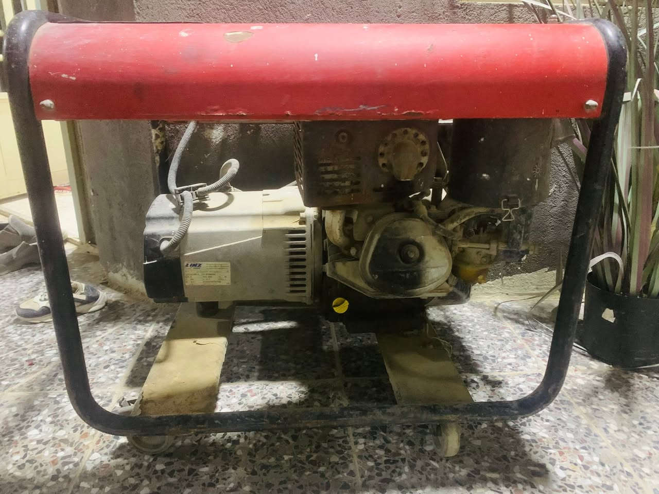 مولدة بنزين 5 KVA
* المحرك: Kohler Command PRO 14
    230 فولت
21.  أمبير
    50 هرتز
للبيع استفسار على خاص


**إذا كنت صاحب هذا الإعلان وتريد حذفه لأي سبب، رجاءا أرسل رسالة إلى الدعم الفني**