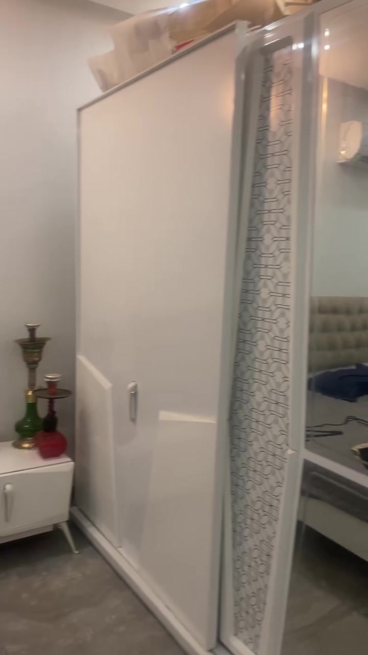 عذرا عن الهوسه بس عدنا تصفية غرفة نوم نفرين تركي يحتاجلها صيانه بسيطة مع الدوشك نفرين جديد بعدة سعرها 400 قابله للتفاوض ***********
