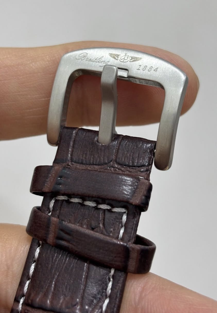 برتلنك طياريين دولية اوتماتيك ماستر كوالتي
موديل قديم وزنها ثقيل
ضد الماء جديدة بالعلبة بعدها غير مستخدمة
مكينتها اوتماتيك وتكويك تشتغل نظامين
قطر الساعة ٤٥
الاطار دوار والسناتر شغالة
السعر  ١٠٥  الف مع التوصيل سعر نهائي ثابت


**إذا كنت صاحب هذا الإعلان وتريد حذفه لأي سبب، رجاءا أرسل رسالة إلى الدعم الفني**