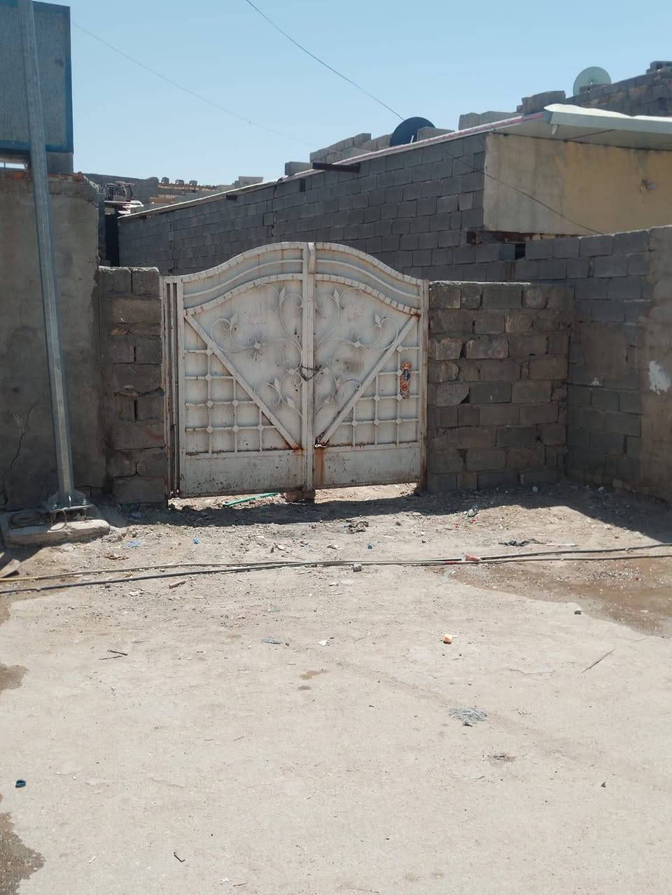 سلام عليكم عيني قطعت أرض للبيع مساحه 84العنوان حي طارق الوصط قرب حسينيت ابو صالح ثالث دربونه عن الحسينيه سعر 14وبيه مجال للشراي للستفسار ***********
