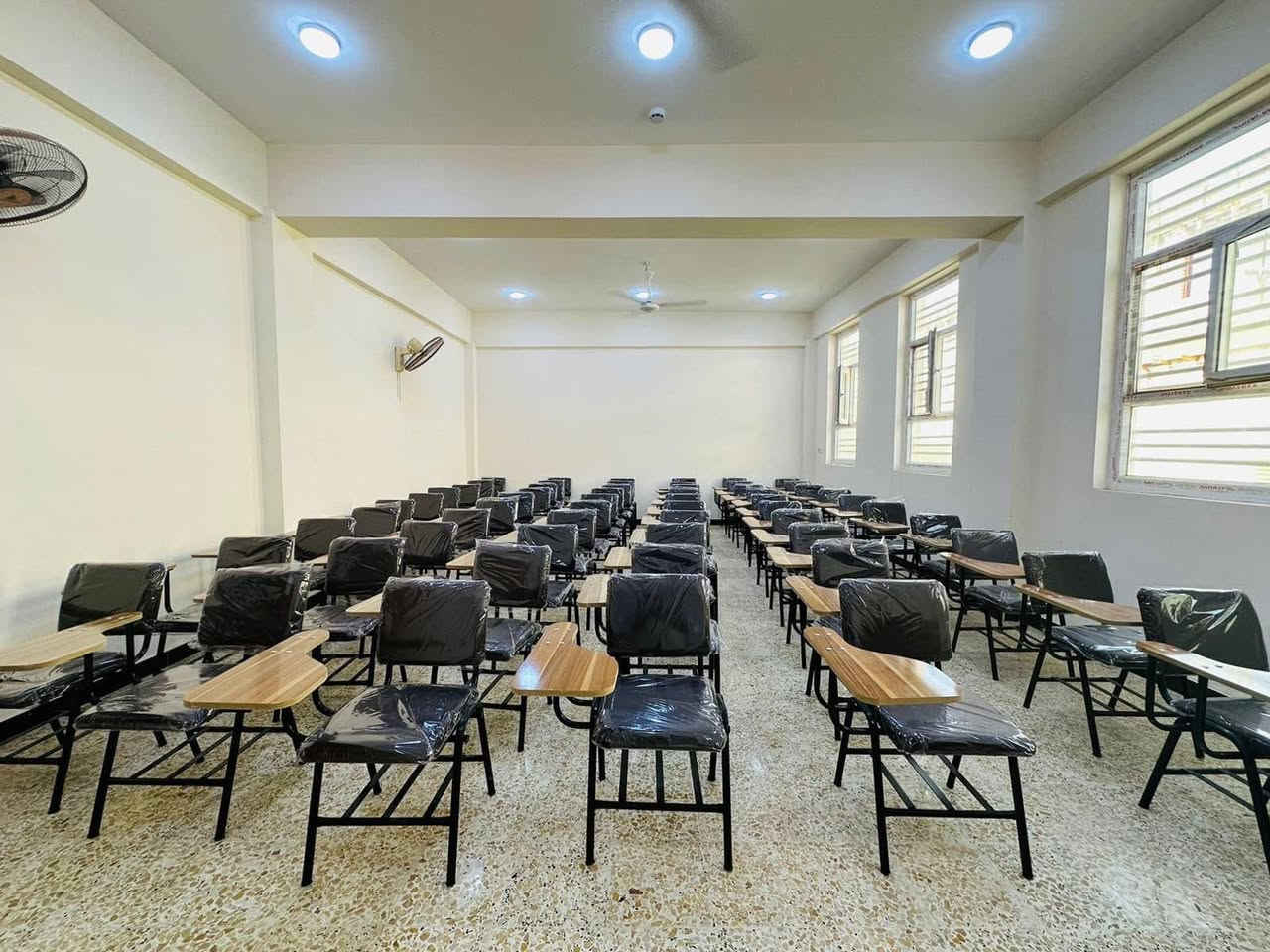 ##بدأ العام الدراسي الجديد
#رحلاتنا متميزة وباسعار تنافسية 
#رحلة نفرين طول متر 
#رحلة نفر واحد 
#كراسي دراسياة 
#ميزتدريس خصوصي 
#ستولات مختبر
#مصطبة حديد 
#الأسعار والقياسات داخل الصور 
#للحجز والاستفسار مراسلة الصفحة او الاتصال على الرقم 
#***********
#توجد خدمة توصيل جميع المحافظات 
#موقعنا بغداد كسرة وعطش الاماكن مجاور توترز للتوصيل
