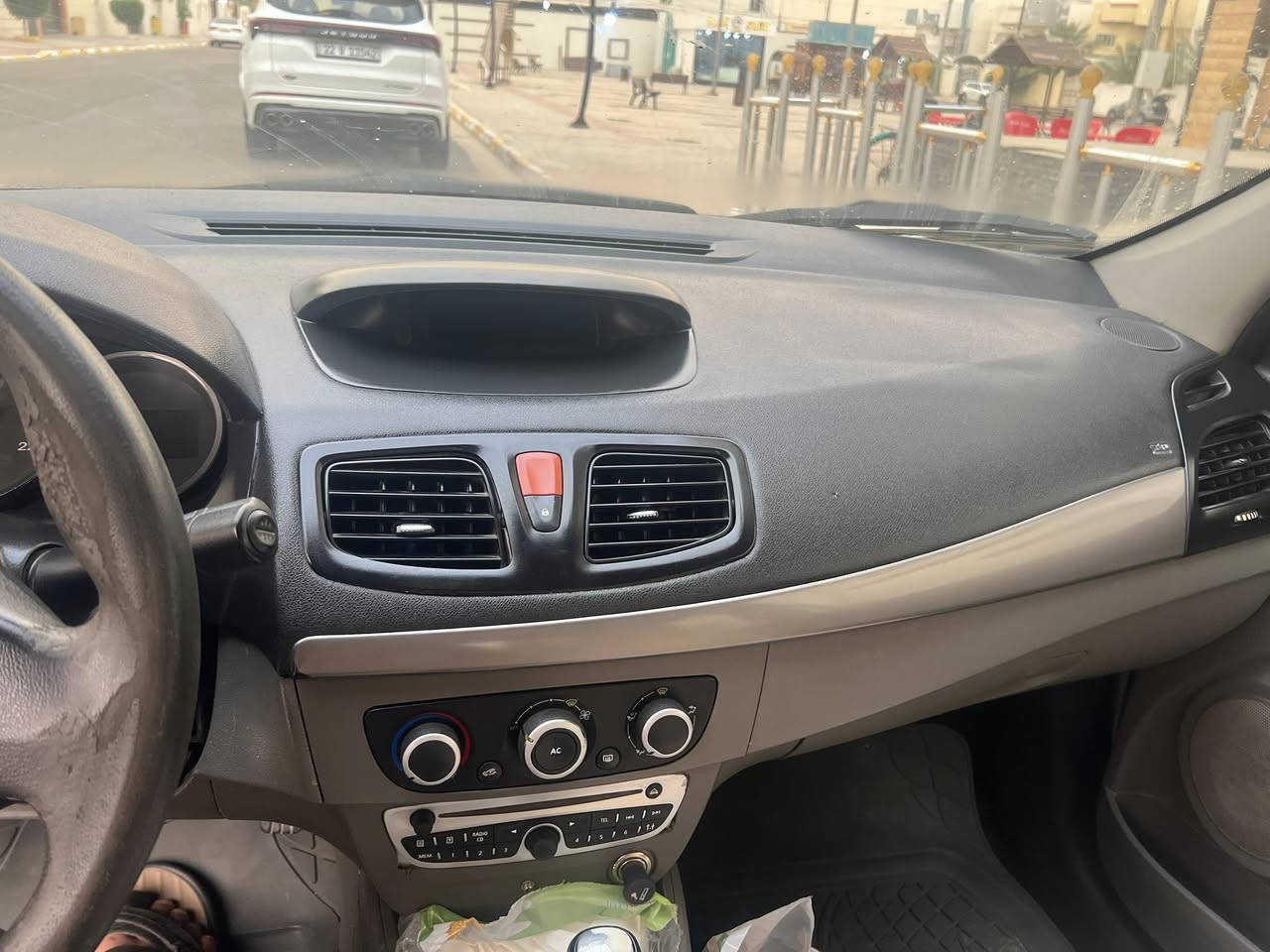 من رخصة الادمن سامسونك sm3 ٢٠١٠ كير ومحرك بلادي نيسان لاتنقيص ولاتبخير بيها جاملغ خلفي صبع وبارد جاملغ امامي تبريد شغال حداديه جديده رقم انبار تحويل مباشر سنويه لحد ٢٠٣٠  مكان السياره رمادي السعر ٦٢ وبيها مجال للاستفسار ***********
