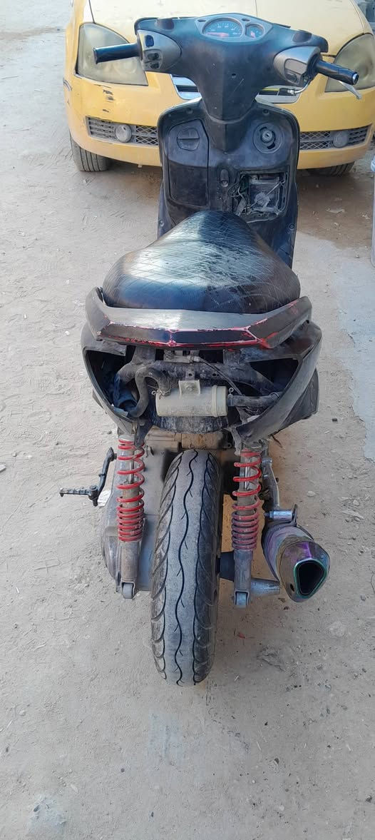 سلام عليكم سكنس ياباني جانت تشتغل فجئه طفت ما شتغلت بعد ابيعلك كوم حديد تجي تحمل وتروح السعر 200 ***********
