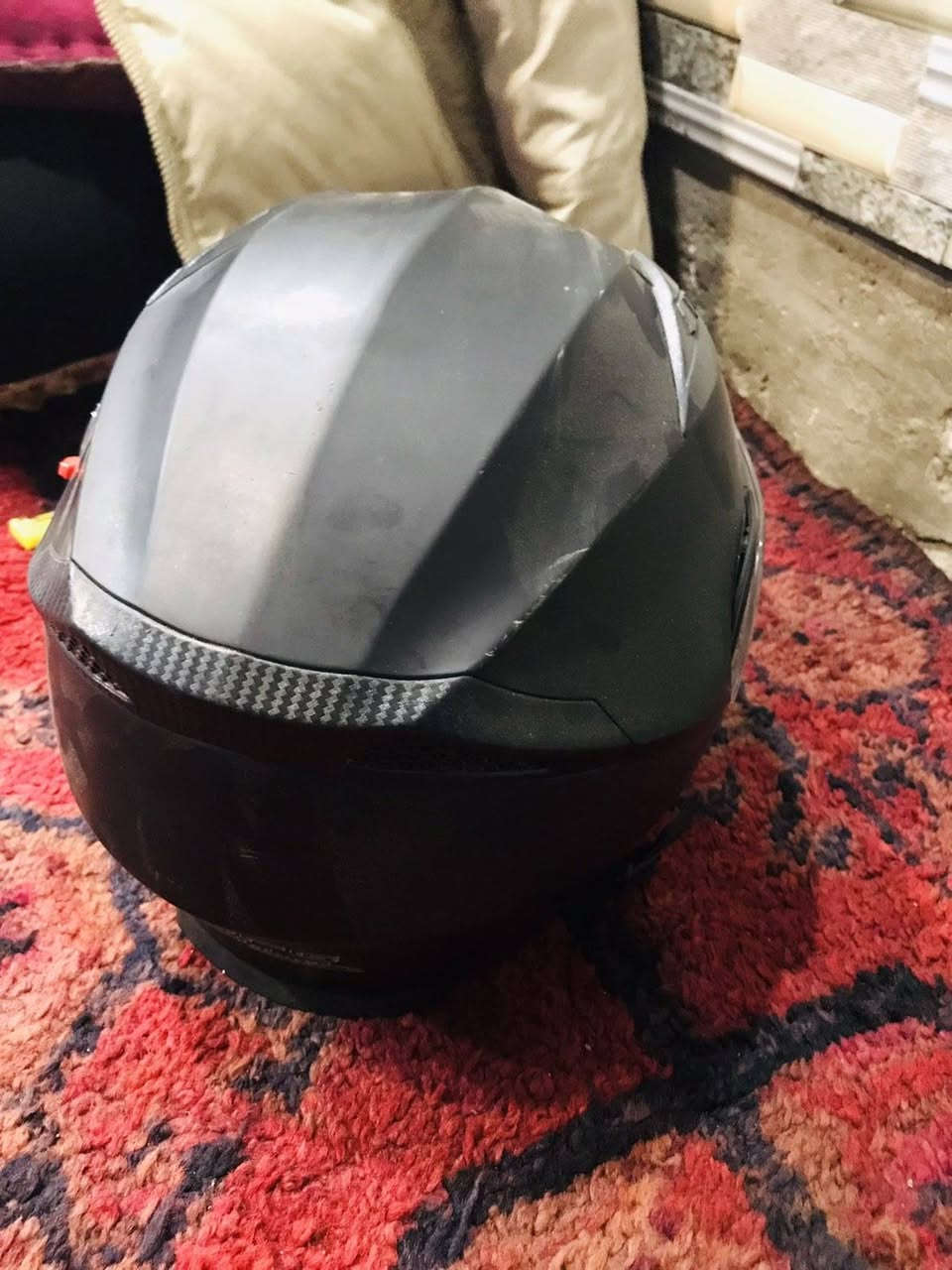 سلام عليكم خوذه مفوله للبيع وسماعه وياه شغاله ونضيفه فول مواصفات للبيع 70 الف شراي يراسلني واتساب فقط ***********
