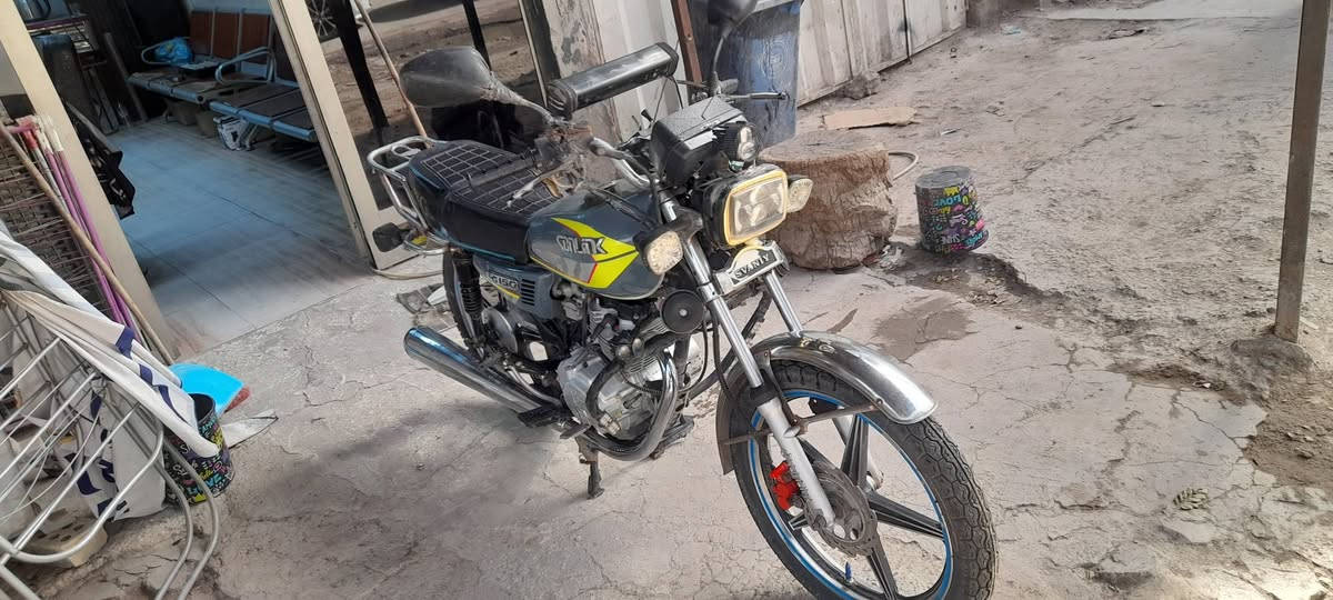 متاح دراجه ايراني ٢١ بدون اوراق نضيفه محركه مامفتوح سلف وهندر شغالات ستاند صفح والتعليك موجود اشاير ولايت شغالات ٥٥٠ المكان بغداد حي القاهره ***********
