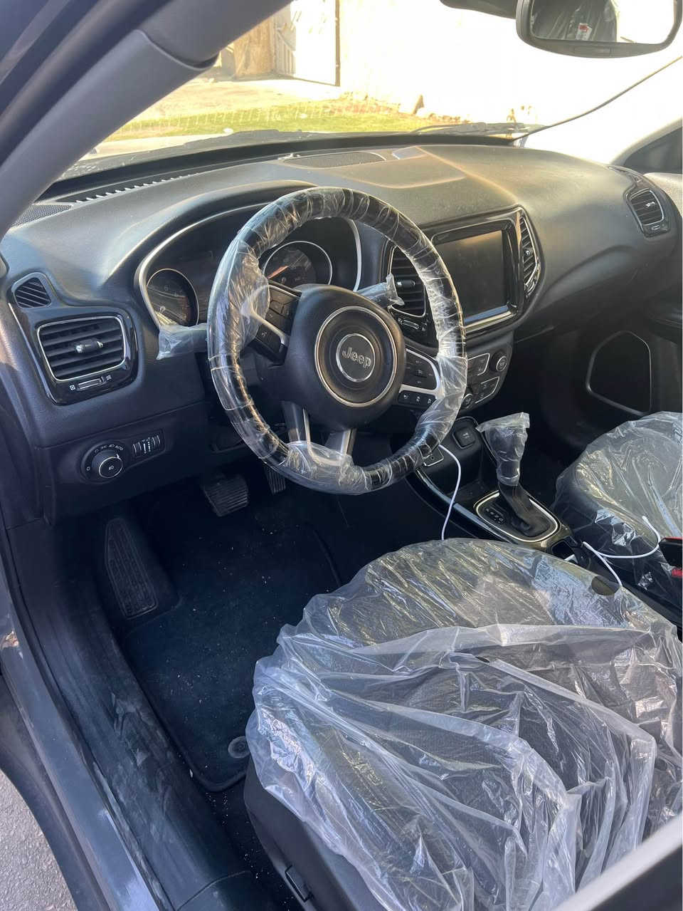 جيب كومبارس موديل ٢٠٢١ لمتد السياره فول بدون فتحه وارد امريكي السياره حادثه بجم مو قويه فقط بندي ودعاميه مبدلات بدون شواصي ولا لغود ولا اي بارد ببه فقط تبديل بنيد ودعاميه لون سمنتي مميز قماره سوده بلادي وبيه حالوب بل عراق صار هنا السياره جديده كامله من كلشي رقم بغداد ب اسمي لل استفسار *********** /السعر١٦٠ ورقه بغداد, العراق
