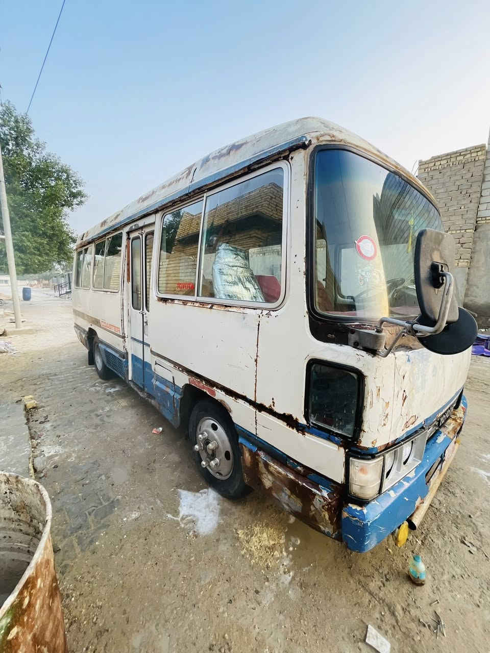 السلام عليكم كوستر عريضة للبيع مديل 85 محرك بطة 3000 لا تنقيص لا تبخير دسك باور  تخم تاير المامي جوبلس باتري جديد توني شادة  حدادية خير من الله مكان السماوة  اتصال ***********
