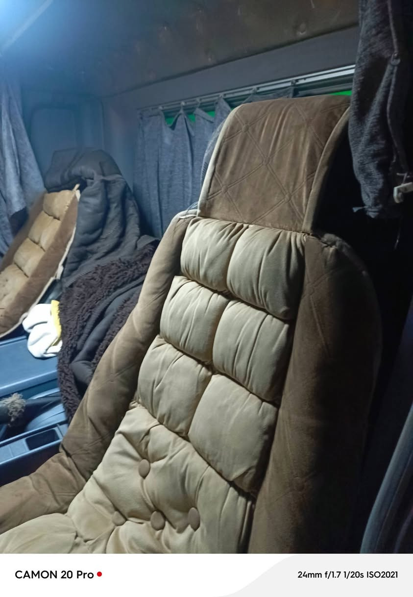 سلام عليكم هينو للبيع دخول جديد فول عادي موديل 2002 اصل سنويه 2030 طول 6 وربع بدي اربع قطع الويل الخلفي محور 19 رقم بغداد بسمي الاتصال علا الرقم ***********
***********
