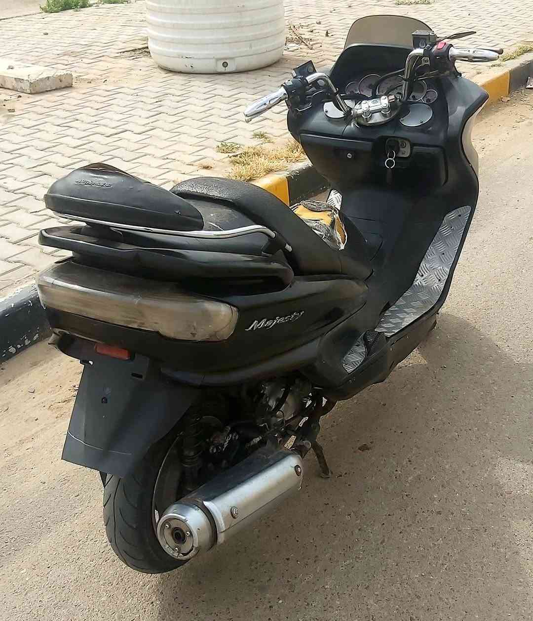 ياماها ماجستة دبل رون مكينة مكفولة من التنقيص والتبخير والنضوح كلجات نظيفة كهربائيات شغالة تايرات نظيفة منظومة راديتر جديدة شرط مي أخضر زيتي .. شرط الشلعة والمعدل.. أوراق كاملة.. السعر ٥٠٠ هاتف *********** بغداد الحسينية الراشدية
