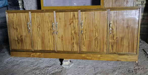 بوفيه مترين ونص تسكام الطول مترين ونص للبيع السعر 190 المكان الشاميه وهذا رقمي ***********
