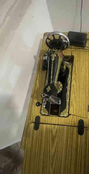 مكينة خياطة فراشة مستخدمة هيه والميزه مالته السعر 75الف 
كربلاء حي الحر
***********
