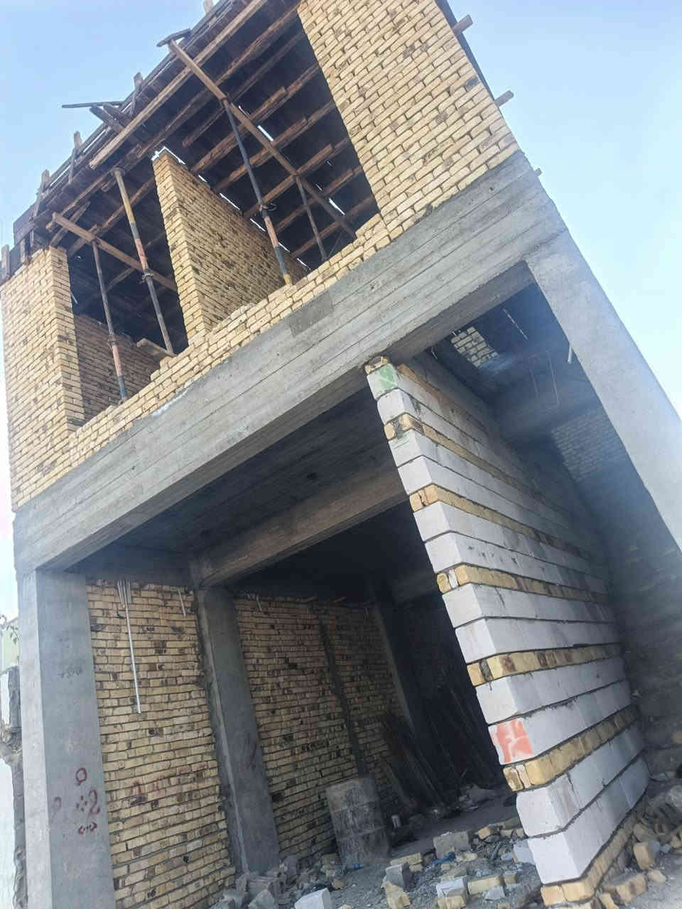 إعلان بيع مواقع تجارية
🔹 الموقع الأول:
موقع تجاري للبيع
▪ المساحة: 150 متر
▪ البناء: طابقين
▪ الأرضي: قاعة مفتوحة
▪ الطابق الثاني: متقطع (غرف صاله ومكتب.. ومصعد ونج... ومجمع صحيات 
▪ الموقع: بداية شارع المعارة – قرب أهل الإنشائية
▪ التنفيذ بإشراف مهندس مختص
▪ الشغل درجة أولى
▪ نوع الطابو: زراعي سند 25
🔹 الموقع الثاني:
قطعة أرض للبيع
▪ الموقع: على شارع ستين – جنب معارض المدينة المنورة
▪ المساحة: 850 متر
وجهيه ١٢ إنزال ٦٣/.....
📞 لأي استفسار أو معلومات أكثر، الاتصال على الرقم:
***********
