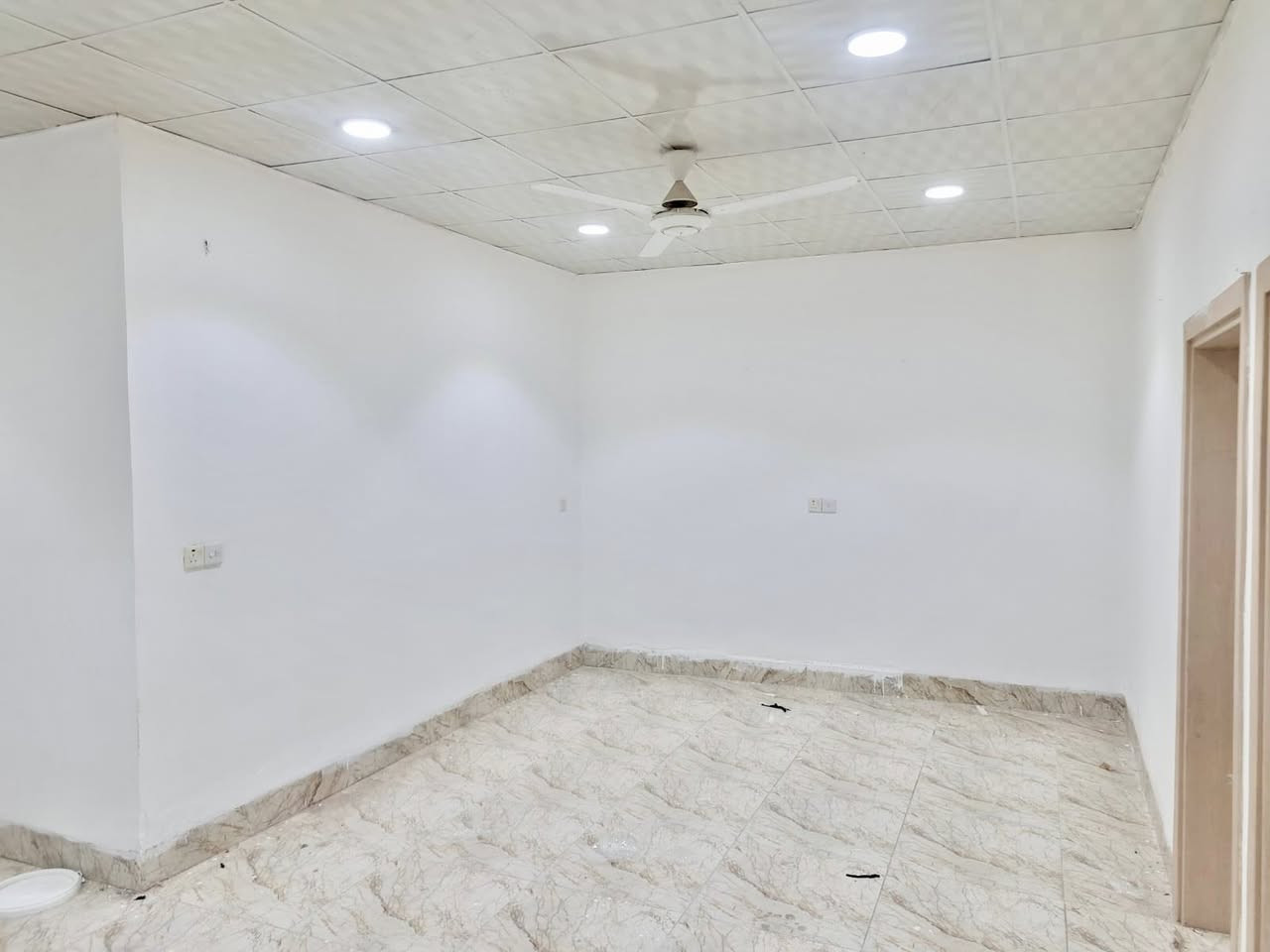 دار للبيع/كركوك/شوراو

المساحة: 200 متر 

يحتوي على: 
(2 غرف نوم+هول+استقبال+مطبخ+صحيات)

البيت فول مواصفات+فول سيراميك+سقف ثانوي

لمعرفة السعر والاستفسار الاتصال على الارقام الاتيه:
(***********) اسيا 
‏(***********‏) كورك 
او مراسلتنا على بريد الصفحة

ملاحظة: يمكنكم ارسال الأراضي والبيوت
للأعلان عنها عبر صفحتنا بدون مقابل 
يرجى ارسال:
عنوان المُلك كامل 
بعض الصور للمُلك
سعر المُلك 
عبر الواتساب الخاص بالصفحة (***********)

لزيارة مكتبنا على العنوان الاتي: 
كركوك/سرچنار/فلكة سرچنار
