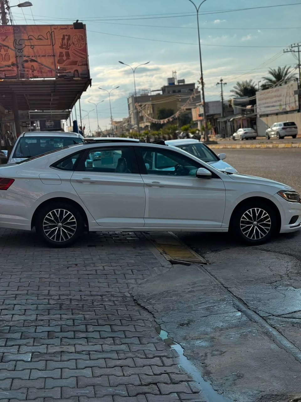 السلام عليكم 
جيتا للبيع مديل 2019 فول مواصفات مكينة 14 توربو
المرغوب والاقتصادي رقم كركوك الجديد تحويل ثاني يوم
مواصفات معروفة فول للأخير 
بانوراما 
بصمة ابواب وصندوك
فول تحكمات
كشنات جلد وهيتر 
شاشة اعطال وكامرة
وبعد بيها هواية مواصفات معروفة
السيارة حادثها حافة البنيد فقط بدون دواخل وايرباك وشاصي شرط مكان السيارة كركوك
السعر 138
***********
