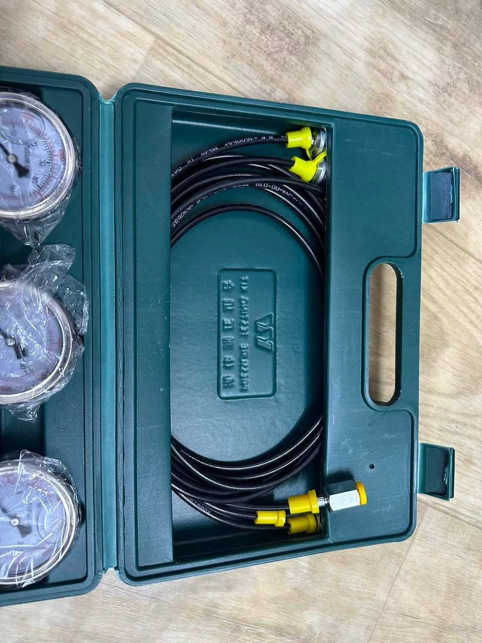 السلام عليكم
طقم فحص الضغط الهيدروليكي 

نوع الطراز:pressure testing kit 777

استخداماته:مخصص لتشخيص وفحص اعطال منظومات الهيدروليك وضغط الطرمبات في الاليات والماكينات الانشائية والحفارات

اعلى سعر بالعافية

يوجد توصيل لكل محافظات العراق

***********

