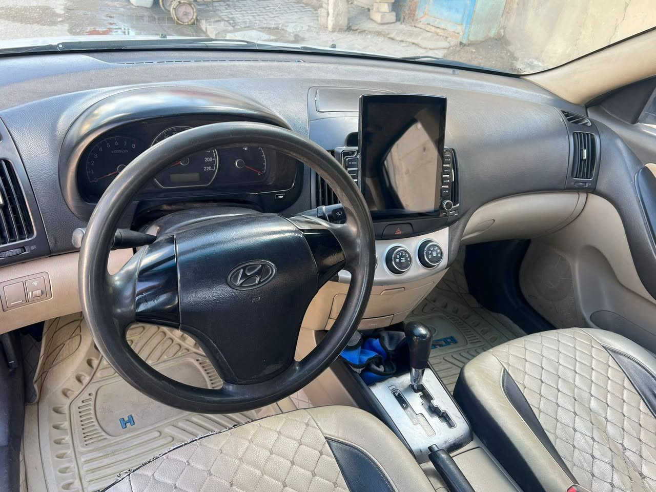 سلام عليكم شباب من رخصت مدير الكروب انتره مقدس 2011 ضرر باب السايق وبنيد صبغ فقط رقم كربلاء مشروع وطني مكان السياره نجف الاشرف السعرر  105 وبيه رجائن المايشتري يدعيلنه بل زرق رقمي ***********
