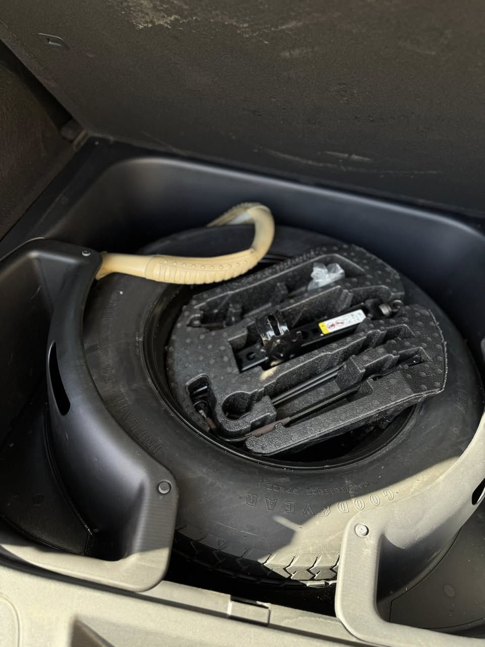 سلام وعليكم جيب (LIMITED) 2020 وارد امريكي السعر 215 حادثهة سطحي بدون اي دواخل شاصي ولغد وداوخل مكفوله مكينه وكير برغي ممفتوح بيهة ماشيه 40ml استعمال شخصي السياره بل كارتون ولاكلوب مشتغل بل دشبول وتخم تاير وصدر شركه تهم تاير جديد بيهة البنيد والجاملغ كلير بدون دواخل سياره جديده حته بارد مابيهة السياره احلى من الصور المواصفات فول فتحه 4*4 كشنات جلد رادار جنطه كهرباء تشغيل عن بعد زنون داخل اسود ملكي كشنات جدد ماوس ٤ وضعيات قياده جبلي ورملي وثلجي وصخري بعد بيهة هواي مواصفات مكاني بغداد حي الاطباء ***********
