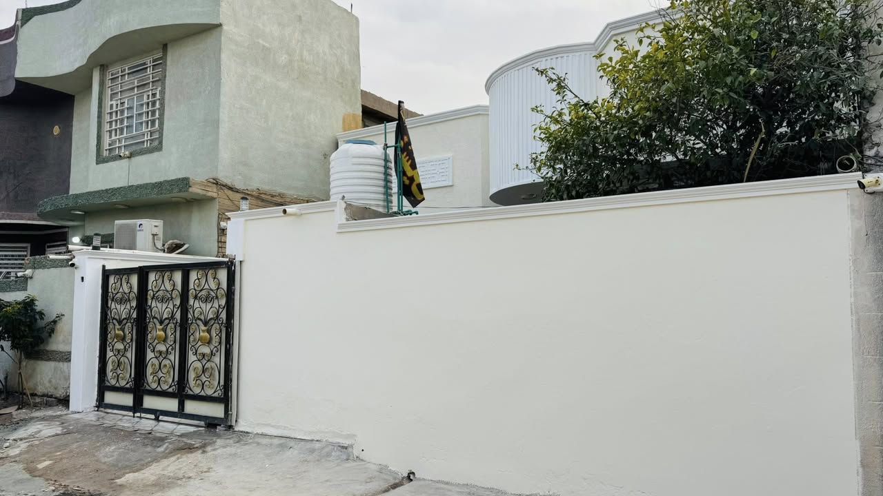 السلام عليكم بيت للبيع مساحه 200 متر غرفتين نوم ومطبخ وصاله وستقبال وهول صحيات دخليه وخارجيه البيت مرمر الارضيه الوجهيه سرميك طابو زراعي بسمي عنوان البيت شارع 80 محزم4 /*********** /*********** اتصل وتساب
