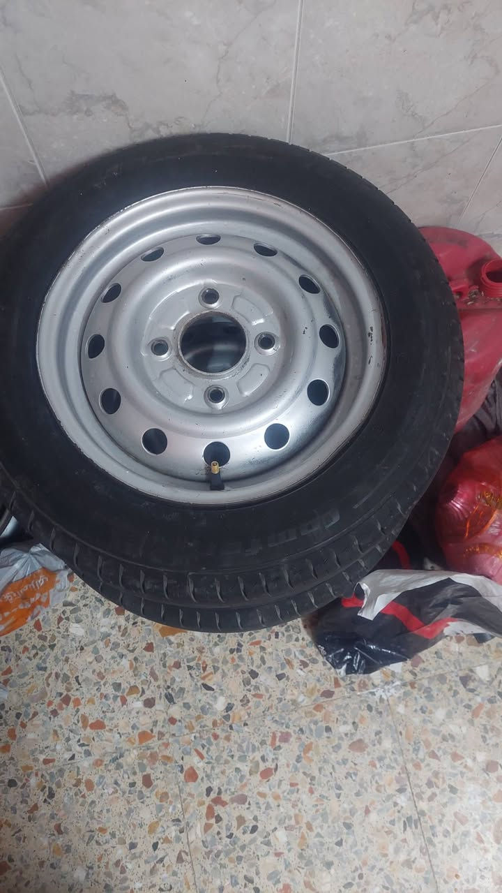 للبيع تخم تاير اصلي مال شركة
اخو زيرو السعر 150 الف وبي مجال بسيط 
عنواني بغداد الحبيبيه 
***********
