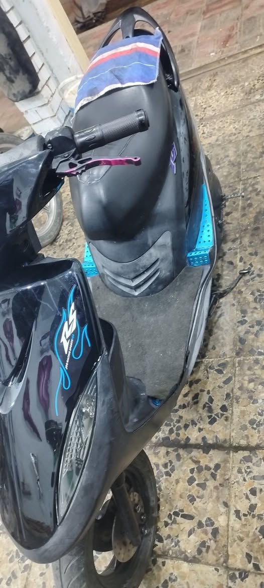 ماكس عدله شبيها كلشي مابيها نواصها شنو قفل جنطه وسلف يرادله دشلي 
بشير رايدها 650 دراجه محرك مكفول من اي صوت شكد المكينه 49 على الابلادي 
تسلم ايدك وين مكانك كربلاء حي نصر 
*********** بي وات ساب
