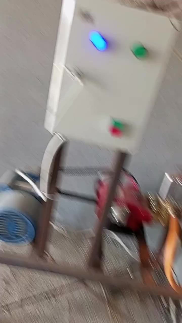 السلام عليكم اخواني
مضخه 7 ونص حصان سنكل  .جاهزه هي وتاروسه ولبورد يعني بس شغل .جديده استعمال 10 ايام فقط ..المكان حله ورديه..السعر600 وبيه مجال
رقم لهاتف ***********
