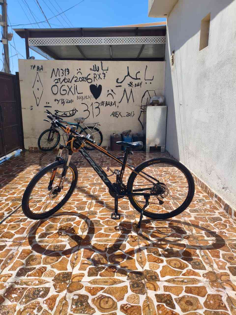 سلام عليكم 
بايسكل كرون تركي جبلي المنيوم اصلي حجم الاطار ٢٧ بايسكل كلش نظيف مابيه اي نقص اشتريته من تركيا ٣٥٠ الف .. السعر ٢٠٠ الف و مجال هم بيها.


**إذا كنت صاحب هذا الإعلان وتريد حذفه لأي سبب، رجاءا أرسل رسالة إلى الدعم الفني**