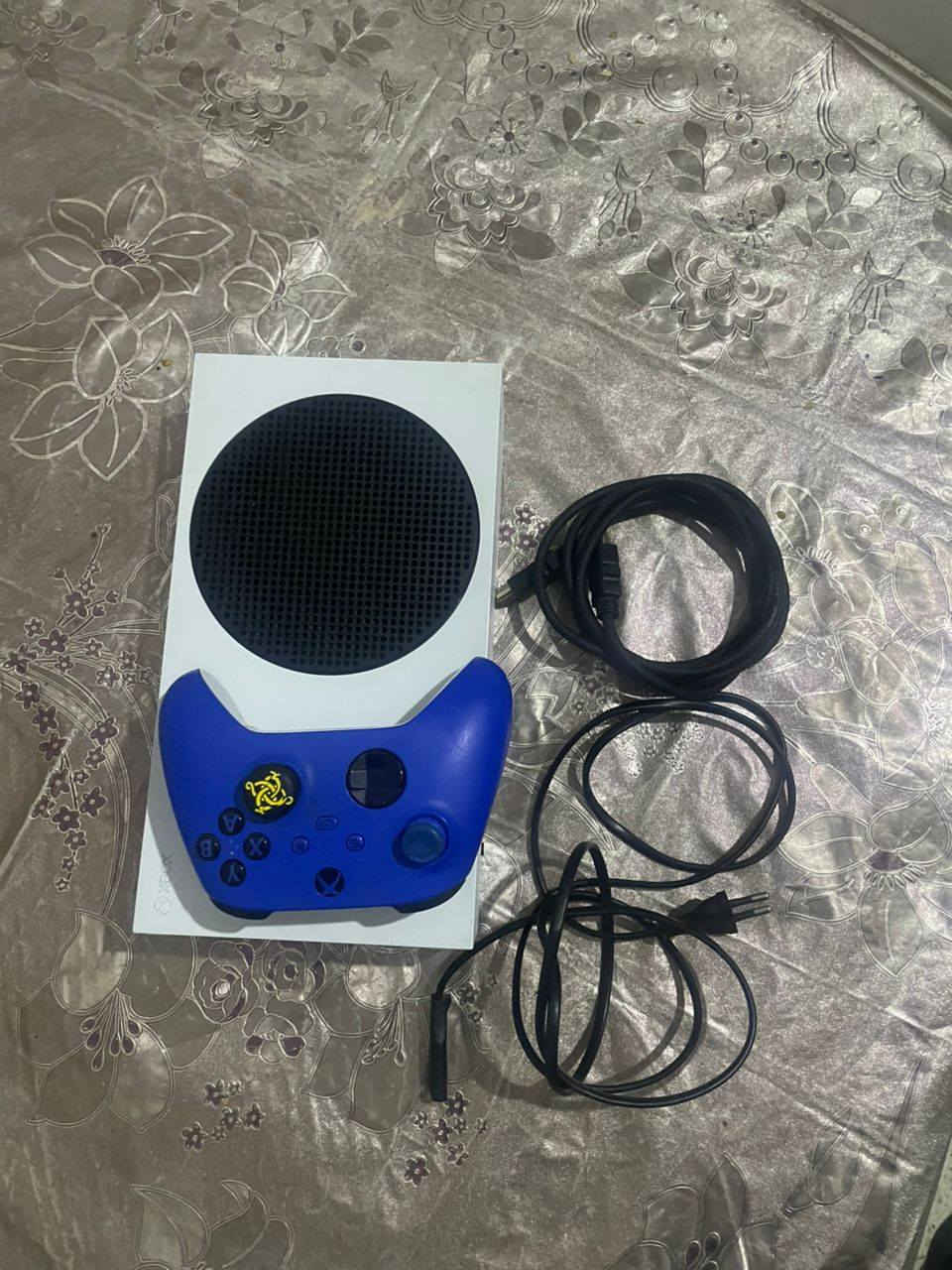 xbox serie s 2021
Fih l 5 jeux 
Ma3eh li cable hdmi
Manette d orgine fiha fisire tamechi 10/10
N tlp 0776181167
توصيل متوفر


**إذا كنت صاحب هذا الإعلان وتريد حذفه لأي سبب، رجاءا أرسل رسالة إلى الدعم الفني**