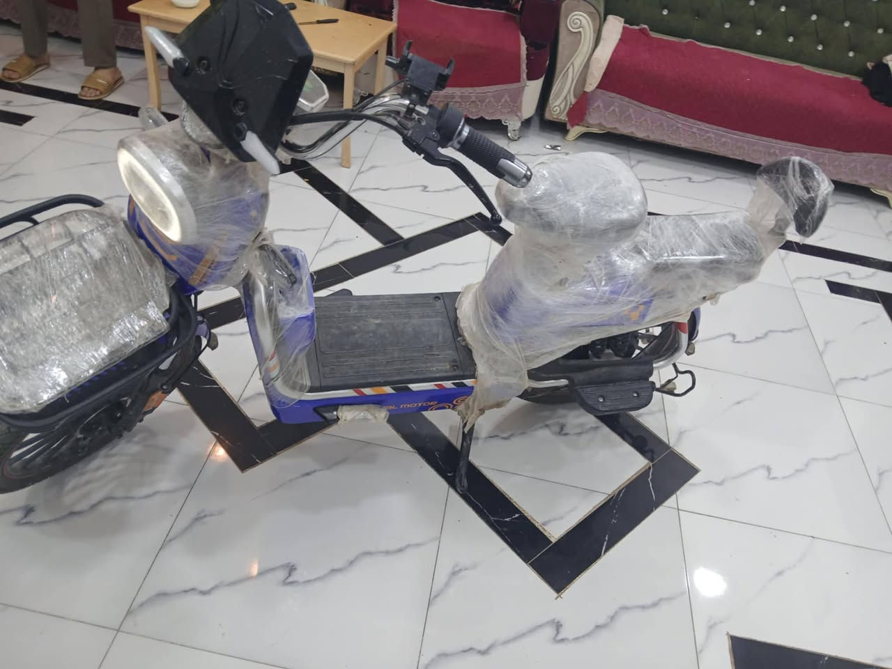 سلام عليكم دراجه شحن خير من الله حجم 24 موديل 25 سرعته 70 و 5بطاريات وشاحنته موجوده وكل غراضه موجوده مكاني ناصريه قضاء الغراف سعر 500 وبيه مجال للشراي يتصل او فيس رقم ***********
