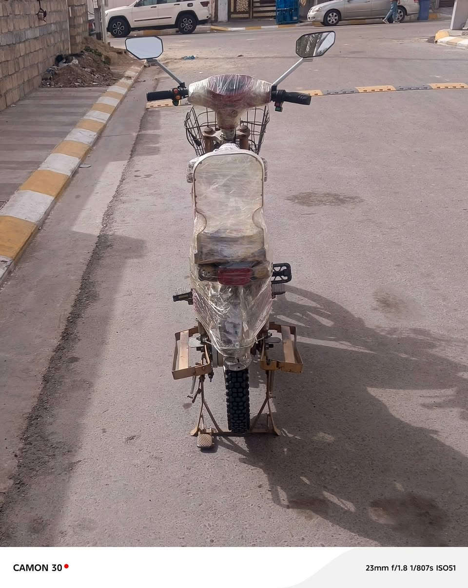 سلام عليكم دراجة للبيع  شحن الاخوين  دراجة كاملة مكملة كلشي ماتحط عليها فقط نقصها اشاير بس كلوبات محتركة تبدل بطاريات جدد مصار ٦ اشهر من شديتهن شحنة وحدة توديك من فلوجة السكنية وترجع من السكنية الى فلوجة وضل بيهة ٣ حبيات دراجة حلوة مرتبة وخدميه سعرها ٢٧٥ الف مكان فلوجة حي العسكري رقمي ***********
