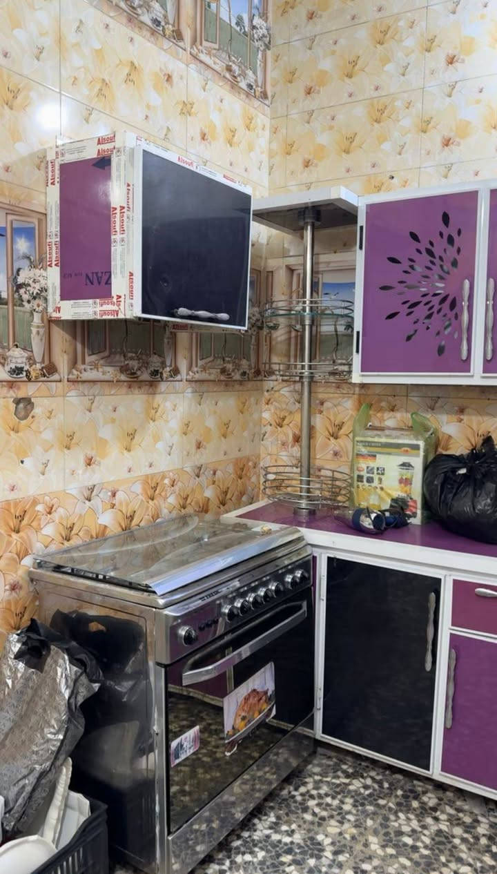 ***********
كلهن ٣٠٠قفل
