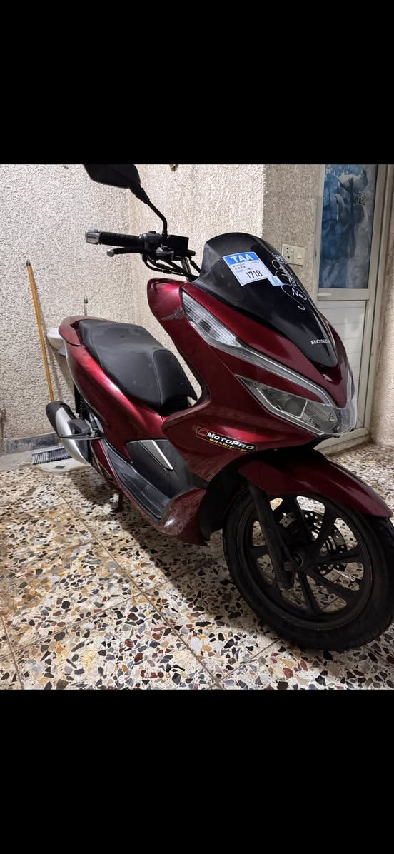 سلام عليكم PCX جيل ثالث ياباني JF
مكفوله كفر ومكينه بلادي شرط المكينه متسمع صوتهة
الون ماروني ✅
ماشيه 49 الف✅
حساس ستان ✅
حساس ازدحام ✅
منفيسهة وياها وكل نقص مابيه الدراجه وابيعلك من باب البيت السعر 17$ وبيهة مجال مكاني الامين الثانيه 
***********.
