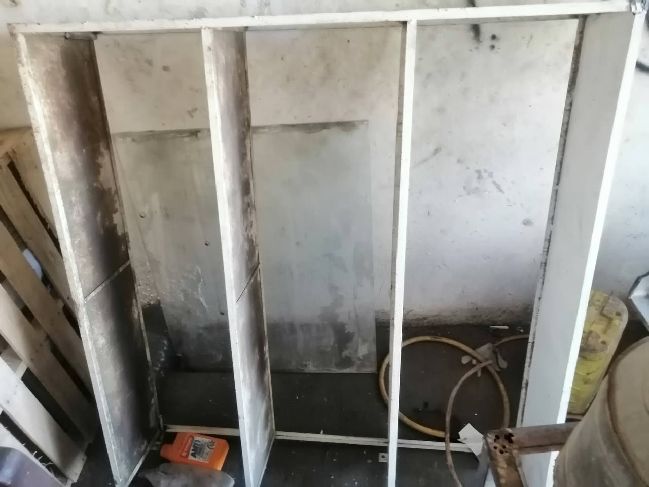 السلام عليكم
رفين وميز مدرج للبيع
الشراي خابر
***********
