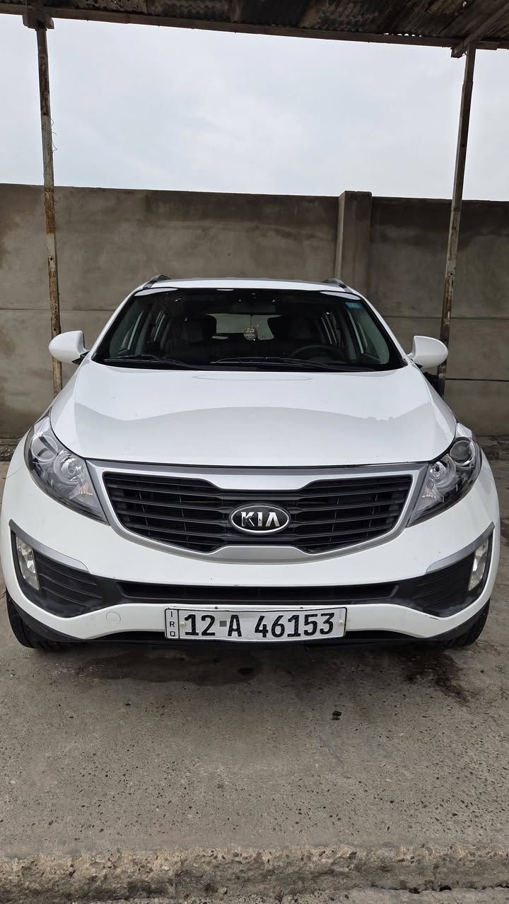 كيا سبورتج 2011 للبيع (نظيفة جداً)
​المواصفات:
​الموديل: 2011.
​المحرك: (2400) سي سي، كير ومحرك بشرط الفحص.
​اللون: ( أبيض).
​الضرر/الصبغ: (صبغ قبغ صندوق..بارد بالباب الايمن).
​الرقم: (نينوى 12) والسنوية (جديدة).هزة 2026
​التفاصيل الإضافية:
كاميرة دوارة وشاشة اندرويد 
​نظام دفع (دفع ثنائي 2WD).
​داخل السيارة نظيف جداً (جلد).
​تبريد ثلج، تدفئة شغالة.
​صدر ونظافة عامة (السيارة جاهزة من كلشي وما محتاجة برغي واحد).
سيرفس كامل للسيارة.طخم تايرات جديد تبديل دهن كير ودهن بريك وتنظيف كامل للمحرك مع حجرة الاحتراق والنوزلات والبلكات
​ماشية: (140000) كم.
​السعر: (138) وقابل للتفاوض بشيء بسيط.
المكان: الموصل.
​للتواصل والاستفسار:
يرجى الاتصال على الرقم: (***********)
أو المراسلة على الخاص.
