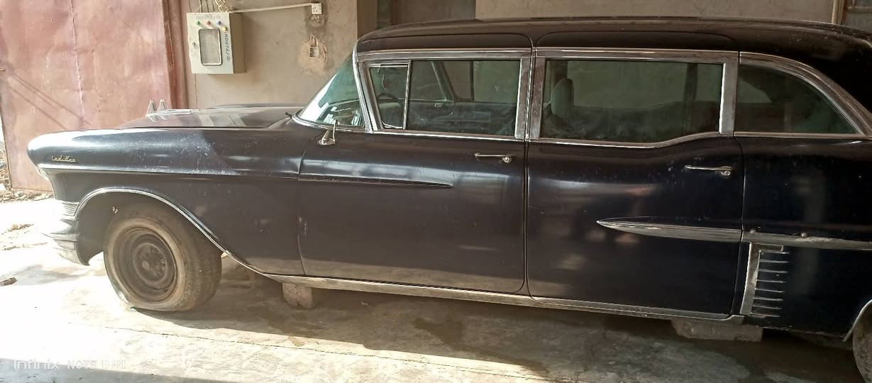 كديلاك موديل 1957رقم بغداد  للبيع السعر 8دفتر الي ايعلق موزين الاحقة بل قانون الشراي يتصل ***********
