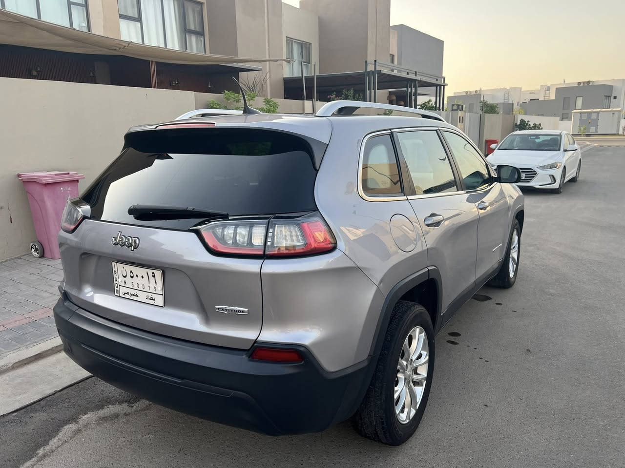 السلام عليكم جيب بزون موديل 2019 محرك 4 سلندر 2400 ماشية 81000 كم حادث فقط بنيد سيارة جاهزة مبيه اي نقص السعر 140 وبيه مجال بسيط مكان السيارة بغداد مجمع بدور بغداد رقم الهاتف ***********
